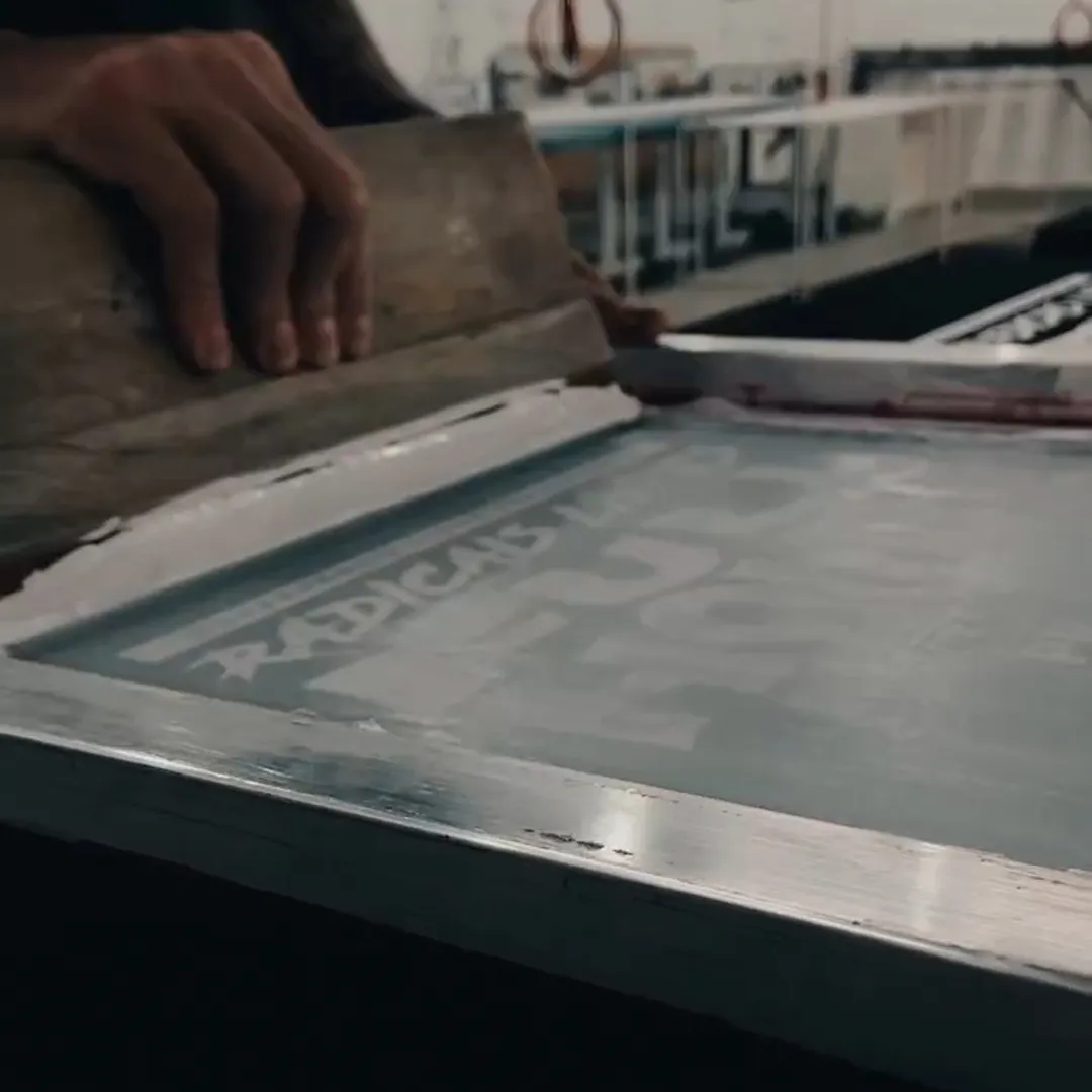 Serviço de serigrafia silk screen em camisetas na Master Camisetas Curitiba