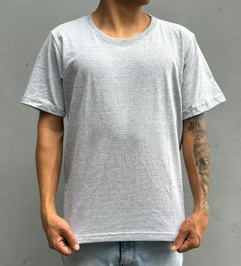 Frente da camiseta cinza mescla 100% algodão fio 30.1 penteado