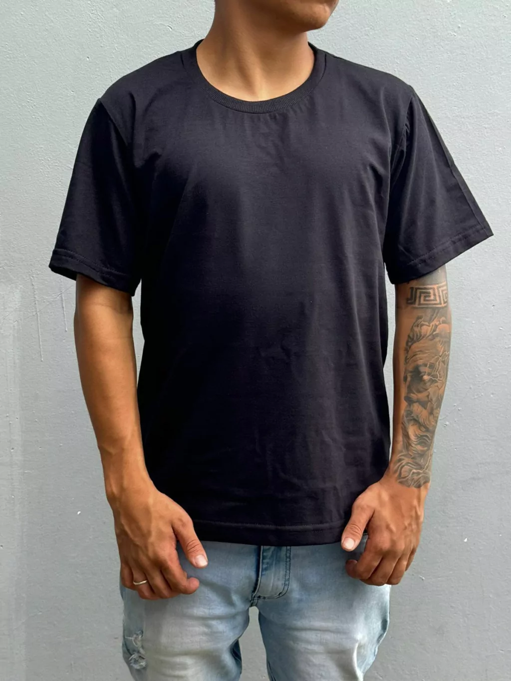 Frente da camiseta preta 100% algodão fio 30.1 penteado Master Camisetas